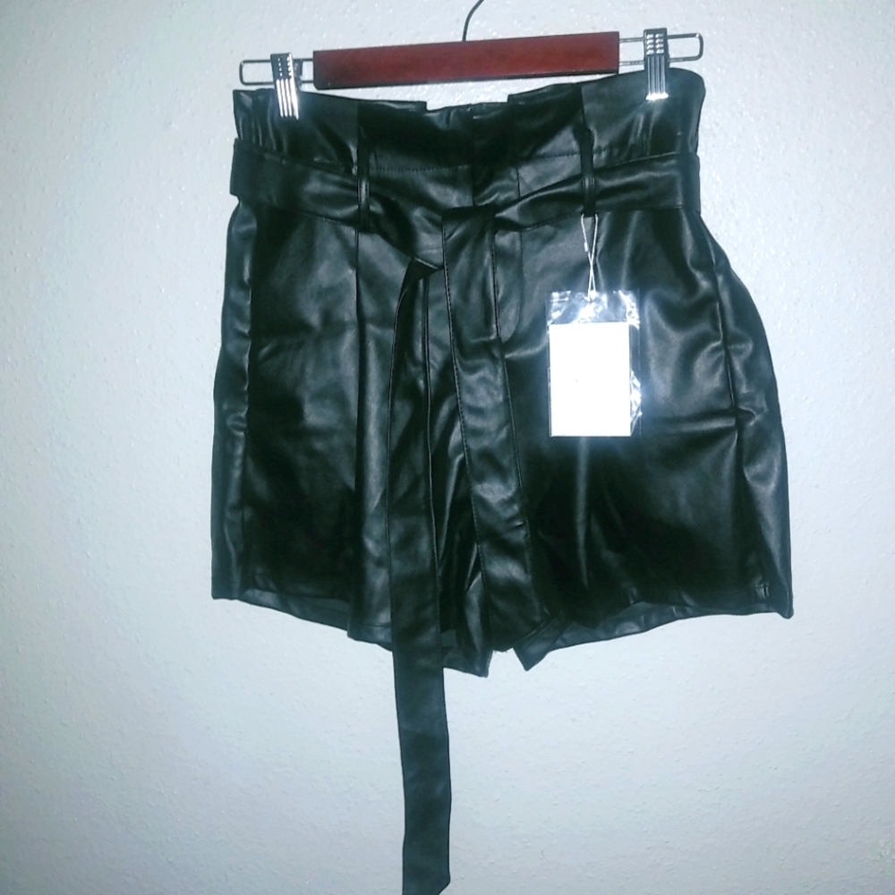 Beautiful L 31 Pleather Black Faux Leather Paper Bag Style Shorts